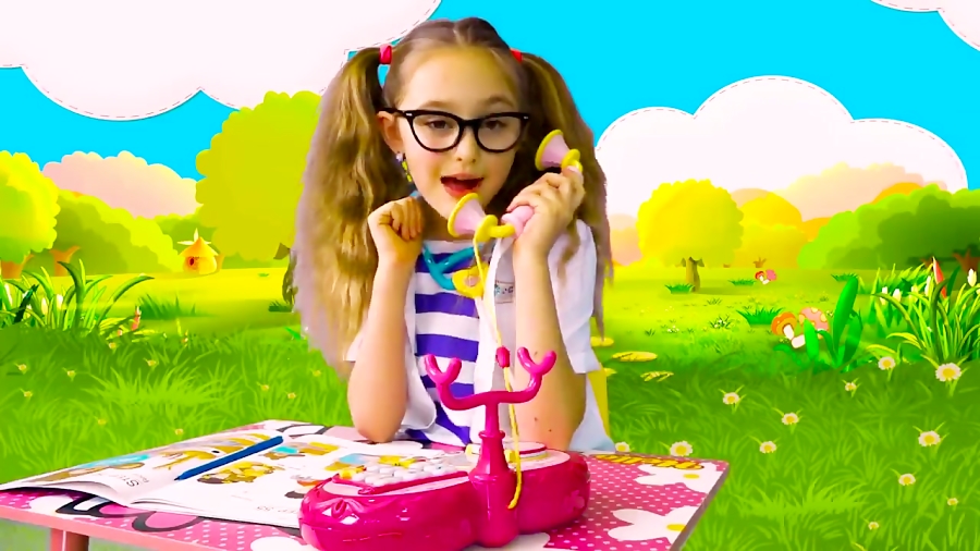 اسباب بازی ها و خانواده مهربان - بازی کردن پرنسس ساشا در مزرعه حیوانات خانگی